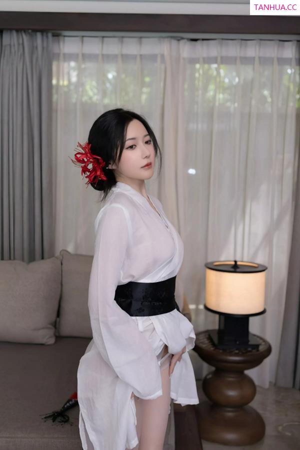 鱼子酱fish  [XiuRen]高清写真图 2025.07.04 No.10514 鱼子酱Fish 白色丝袜第7张图片